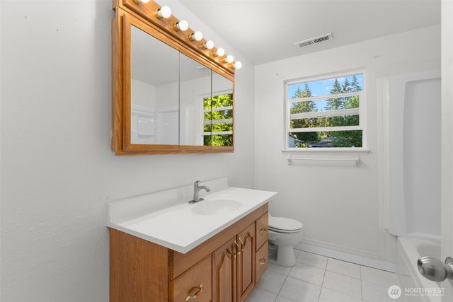 7910 NE Double Hitch Court, Bremerton, WA 98311