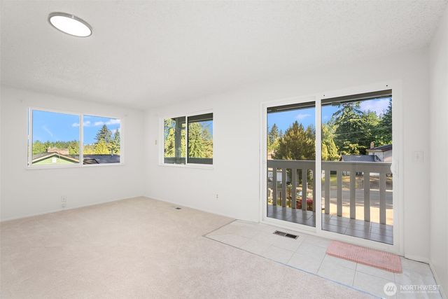 7910 NE Double Hitch Court, Bremerton, WA 98311