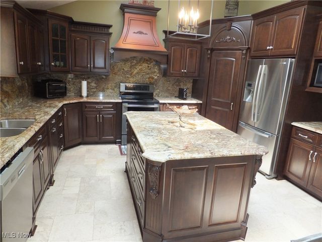 7596 W 130th Street, Middleburg Heights, OH 44130