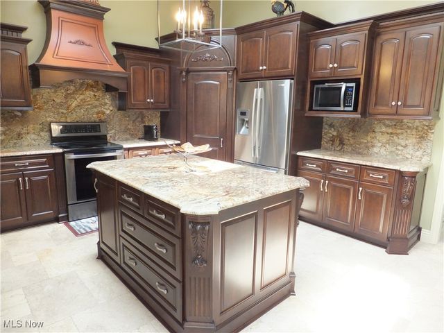 7596 W 130th Street, Middleburg Heights, OH 44130