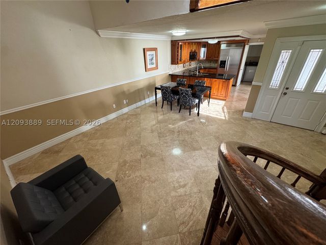 10115 NW 4th Ln 3-8, Miami, FL 33172