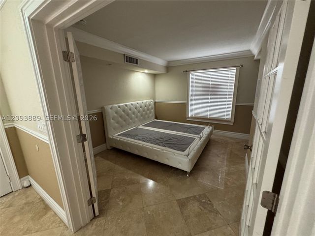 10115 NW 4th Ln 3-8, Miami, FL 33172
