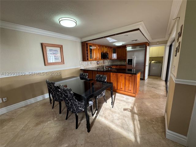 10115 NW 4th Ln 3-8, Miami, FL 33172