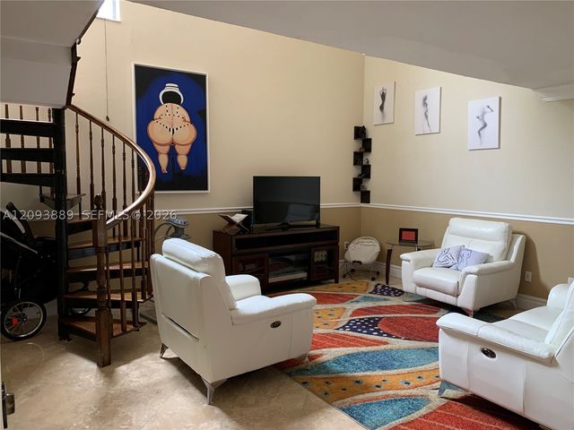10115 NW 4th Ln 3-8, Miami, FL 33172