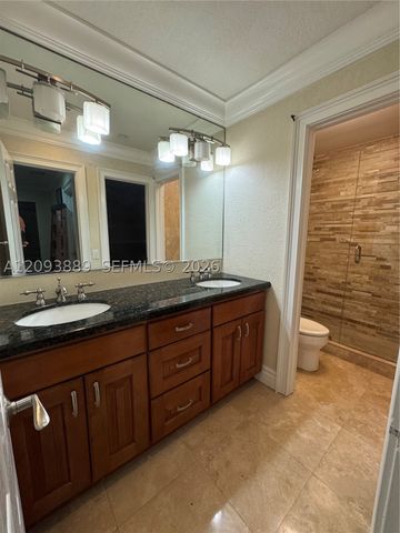 10115 NW 4th Ln 3-8, Miami, FL 33172