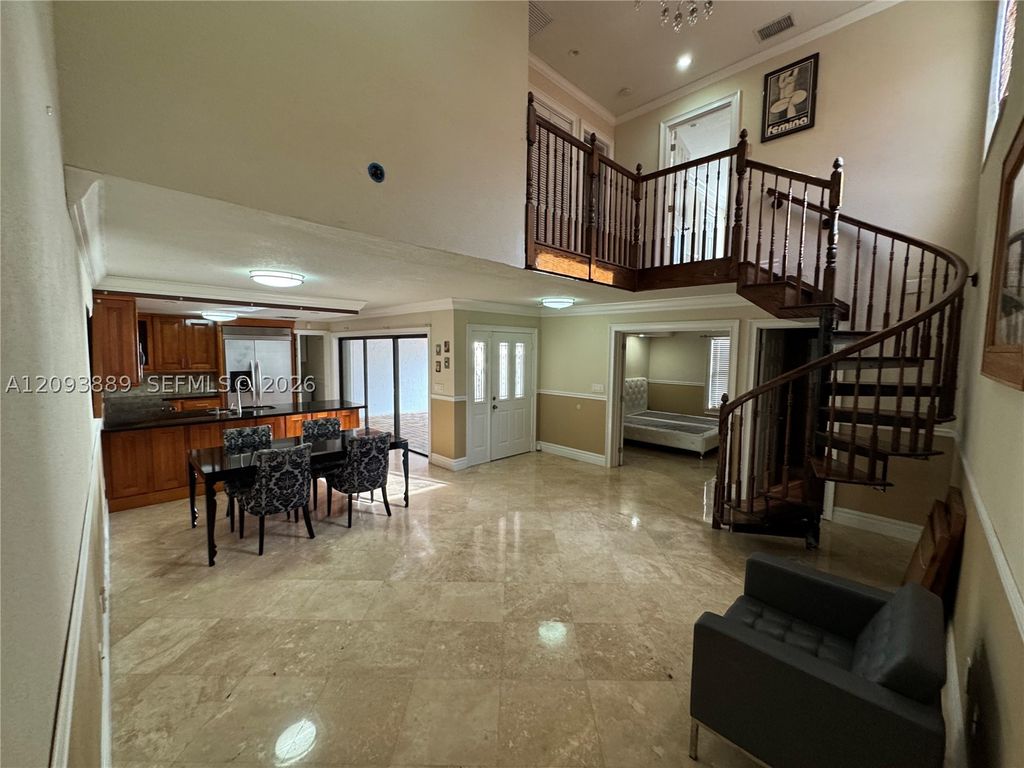 10115 NW 4th Ln 3-8, Miami, FL 33172
