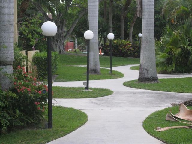 743 SE 1st Way, Deerfield Beach, FL 33441