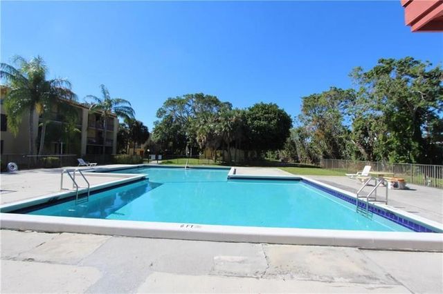 743 SE 1st Way, Deerfield Beach, FL 33441