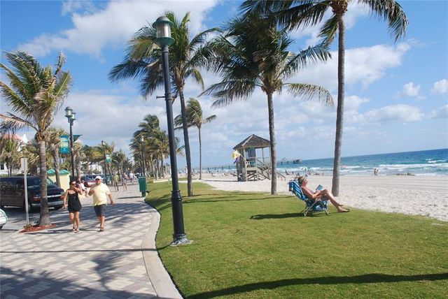 743 SE 1st Way, Deerfield Beach, FL 33441