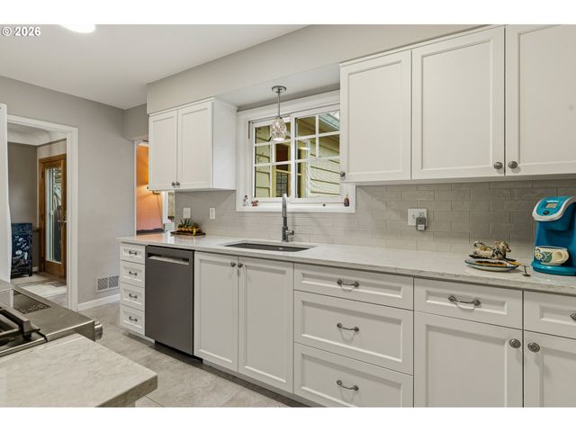 3629 Se BROOKLYN St, Portland, OR 97202