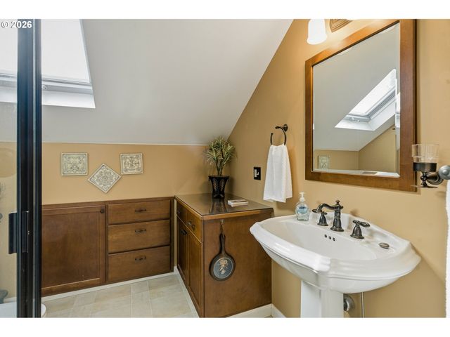 3629 Se BROOKLYN St, Portland, OR 97202