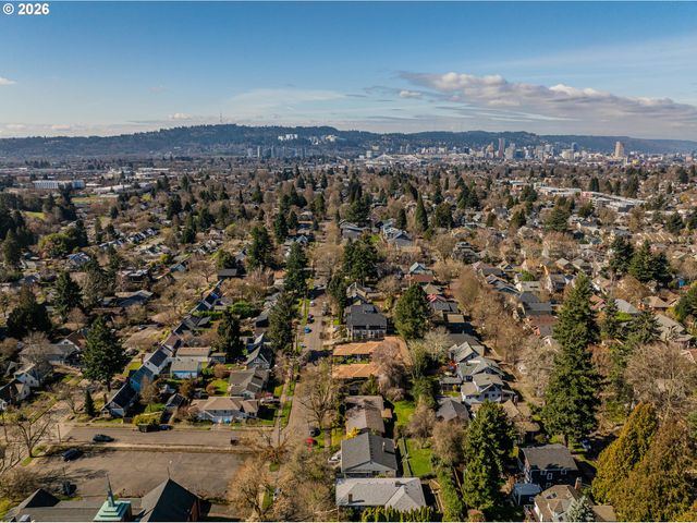 3629 Se BROOKLYN St, Portland, OR 97202