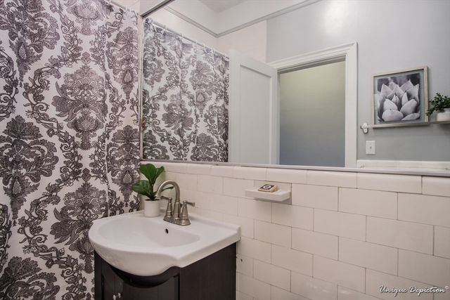 354 N Main St 303, Andover, MA 01810