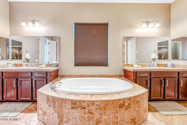 417 E SUMMERSIDE Road, Phoenix, AZ 85042