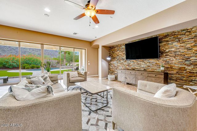 417 E SUMMERSIDE Road, Phoenix, AZ 85042
