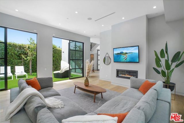 346 N KINGS Road, Los Angeles, CA 90048
