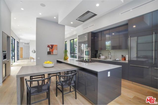 346 N KINGS Road, Los Angeles, CA 90048