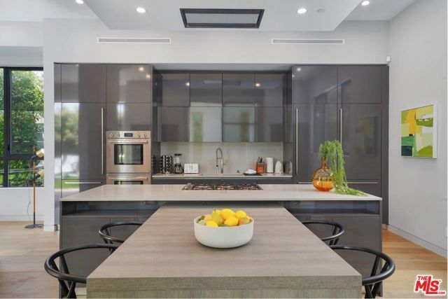 346 N KINGS Road, Los Angeles, CA 90048