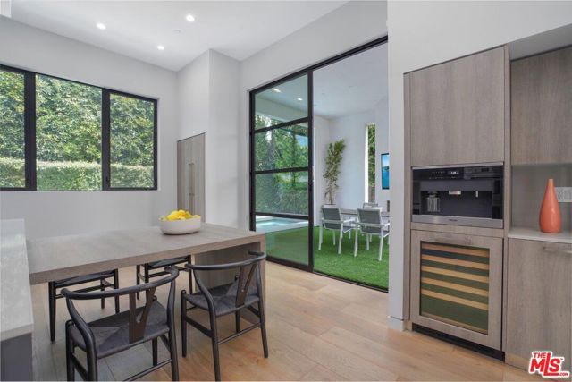 346 N KINGS Road, Los Angeles, CA 90048