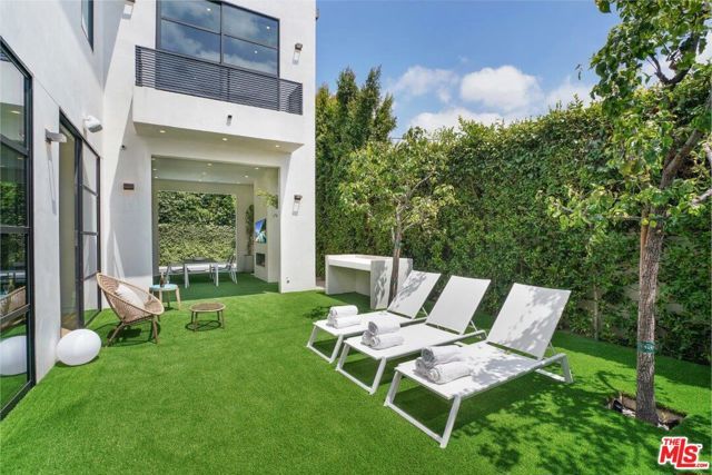 346 N KINGS Road, Los Angeles, CA 90048