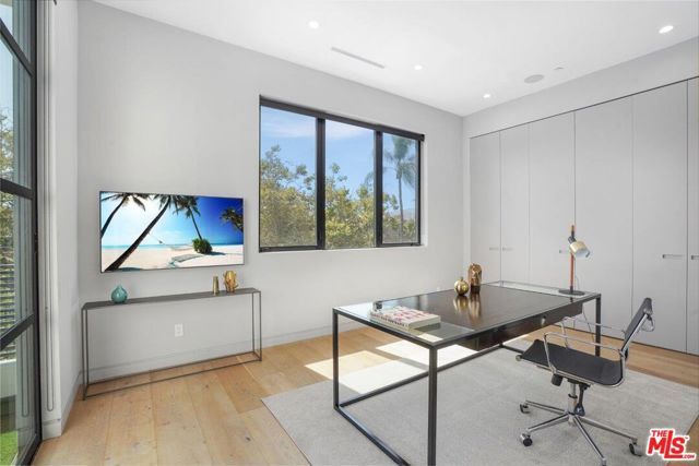 346 N KINGS Road, Los Angeles, CA 90048