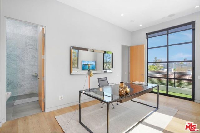 346 N KINGS Road, Los Angeles, CA 90048