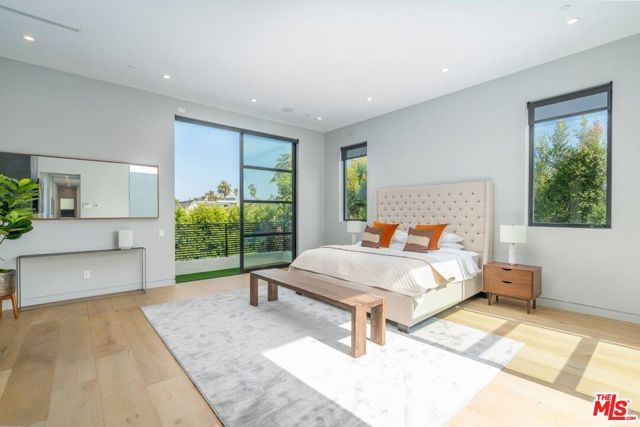 346 N KINGS Road, Los Angeles, CA 90048