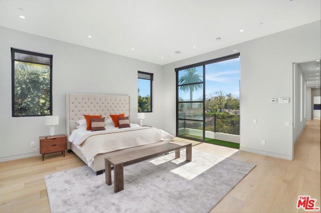346 N KINGS Road, Los Angeles, CA 90048