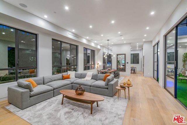 346 N KINGS Road, Los Angeles, CA 90048