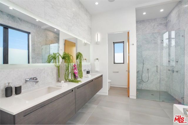 346 N KINGS Road, Los Angeles, CA 90048