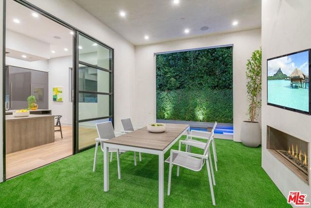 346 N KINGS Road, Los Angeles, CA 90048