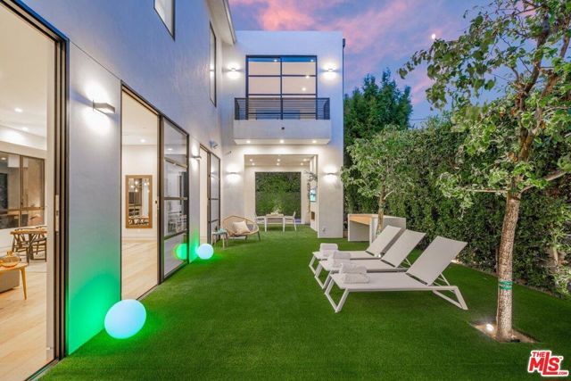 346 N KINGS Road, Los Angeles, CA 90048