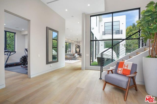 346 N KINGS Road, Los Angeles, CA 90048