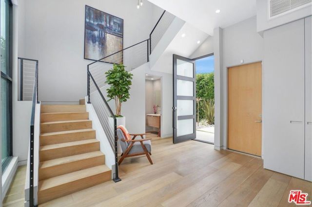 346 N KINGS Road, Los Angeles, CA 90048
