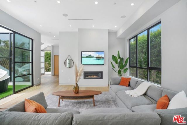 346 N KINGS Road, Los Angeles, CA 90048