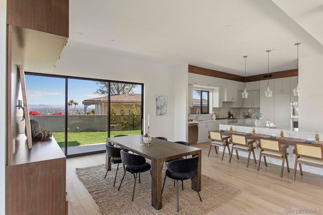 2448 Sagebrush Ct, La Jolla, CA 92037