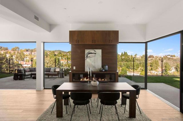 2448 Sagebrush Ct, La Jolla, CA 92037