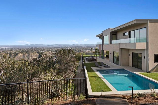 2448 Sagebrush Ct, La Jolla, CA 92037