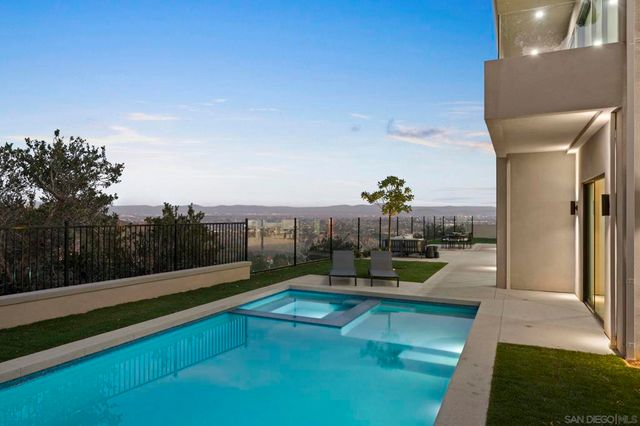 2448 Sagebrush Ct, La Jolla, CA 92037