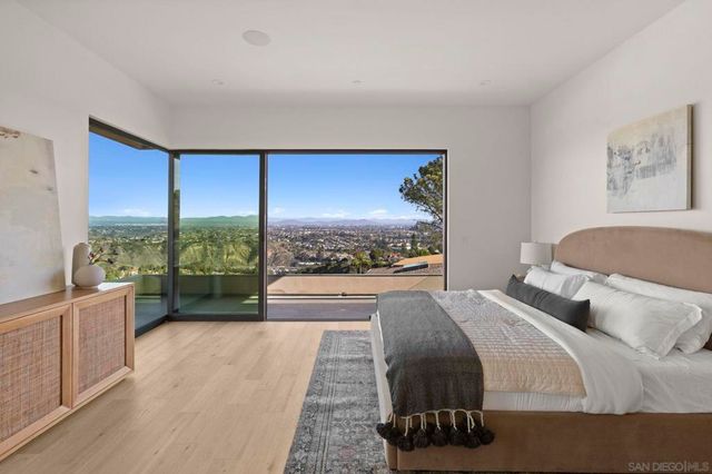 2448 Sagebrush Ct, La Jolla, CA 92037