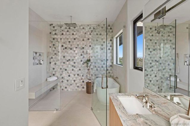 2448 Sagebrush Ct, La Jolla, CA 92037