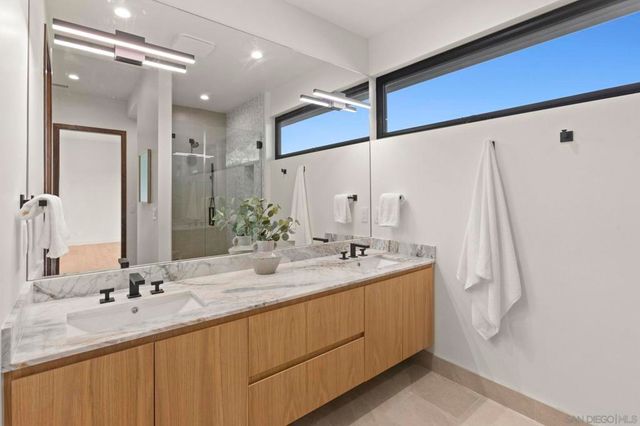 2448 Sagebrush Ct, La Jolla, CA 92037