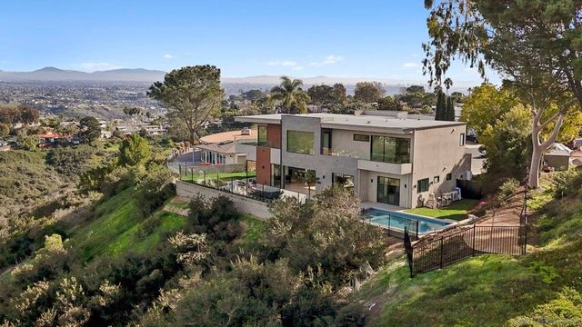 2448 Sagebrush Ct, La Jolla, CA 92037