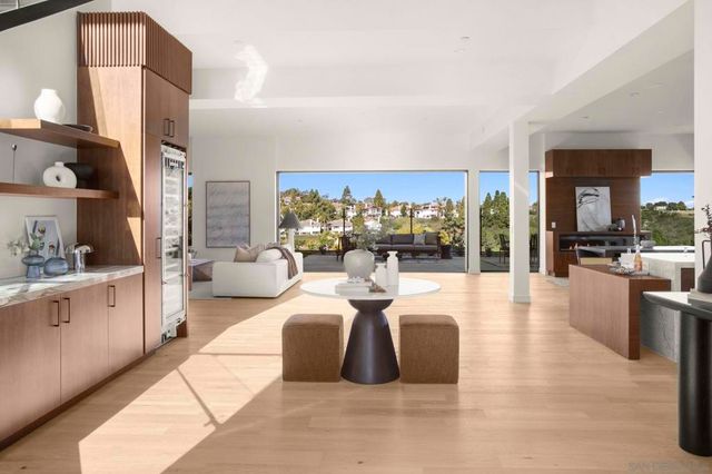 2448 Sagebrush Ct, La Jolla, CA 92037