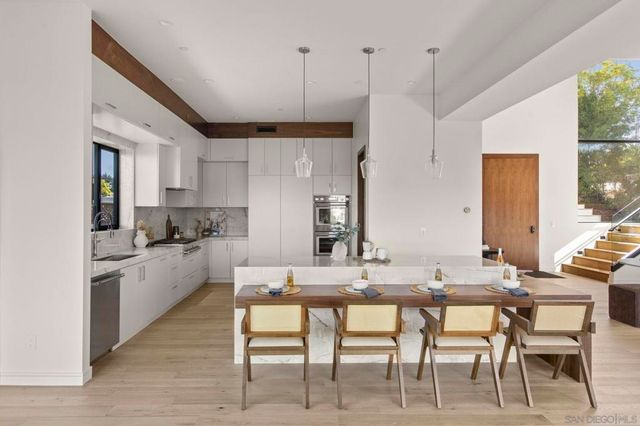 2448 Sagebrush Ct, La Jolla, CA 92037