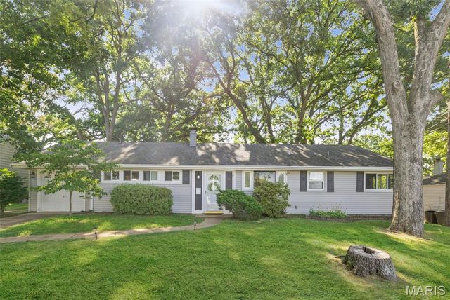 1092 Etherton Drive, St Louis, MO 63126