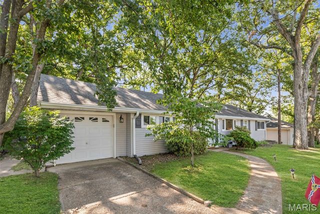 1092 Etherton Drive, St Louis, MO 63126