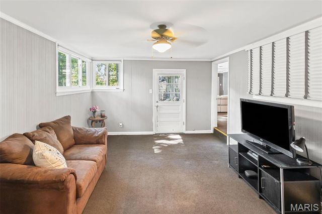 1092 Etherton Drive, St Louis, MO 63126