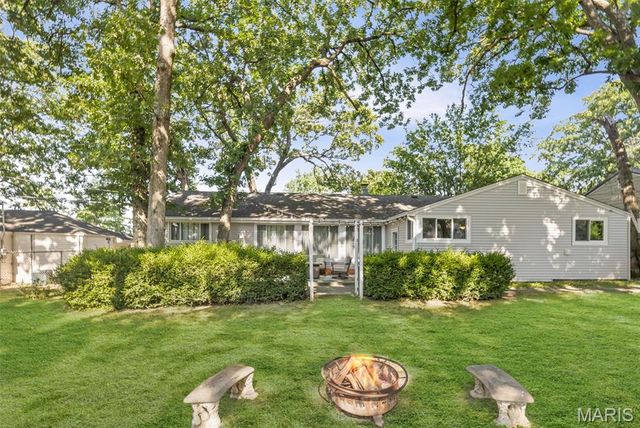 1092 Etherton Drive, St Louis, MO 63126