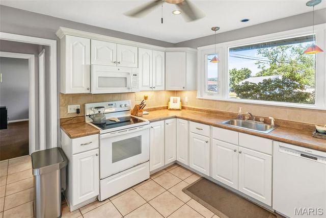 1092 Etherton Drive, St Louis, MO 63126